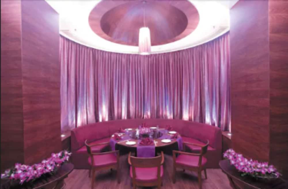 The Retreat Hotel & Convention Centre Βομβάη Εξωτερικό φωτογραφία
