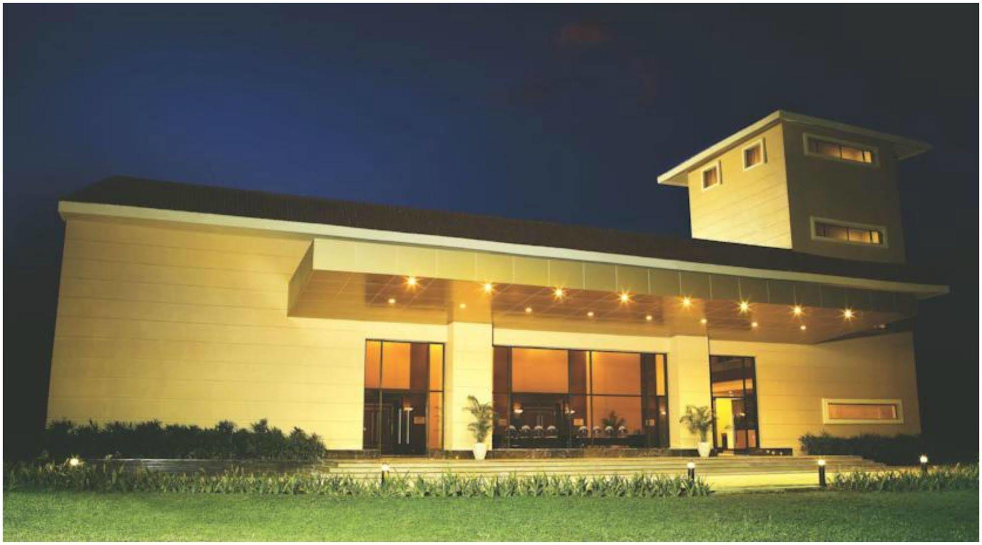 The Retreat Hotel & Convention Centre Βομβάη Εξωτερικό φωτογραφία