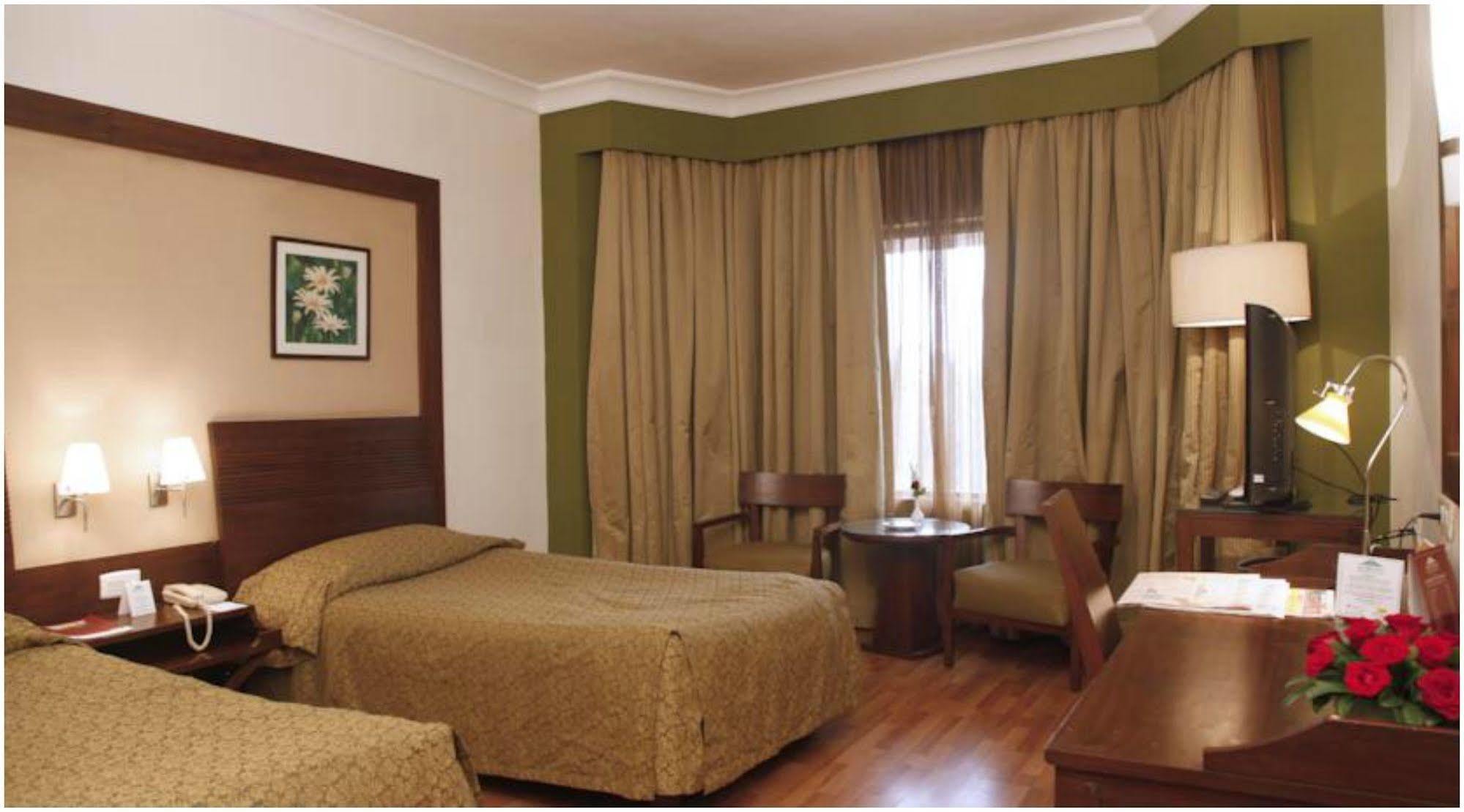 The Retreat Hotel & Convention Centre Βομβάη Εξωτερικό φωτογραφία