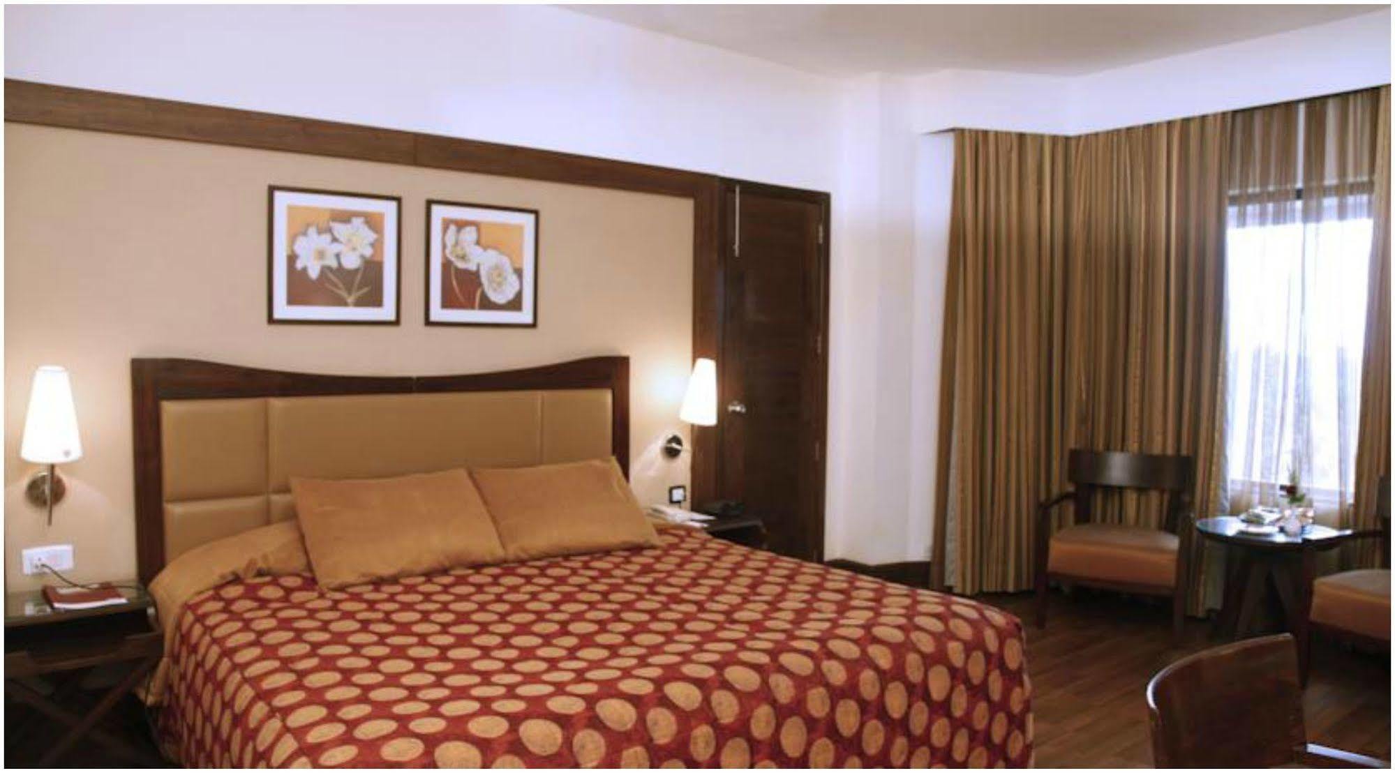 The Retreat Hotel & Convention Centre Βομβάη Εξωτερικό φωτογραφία
