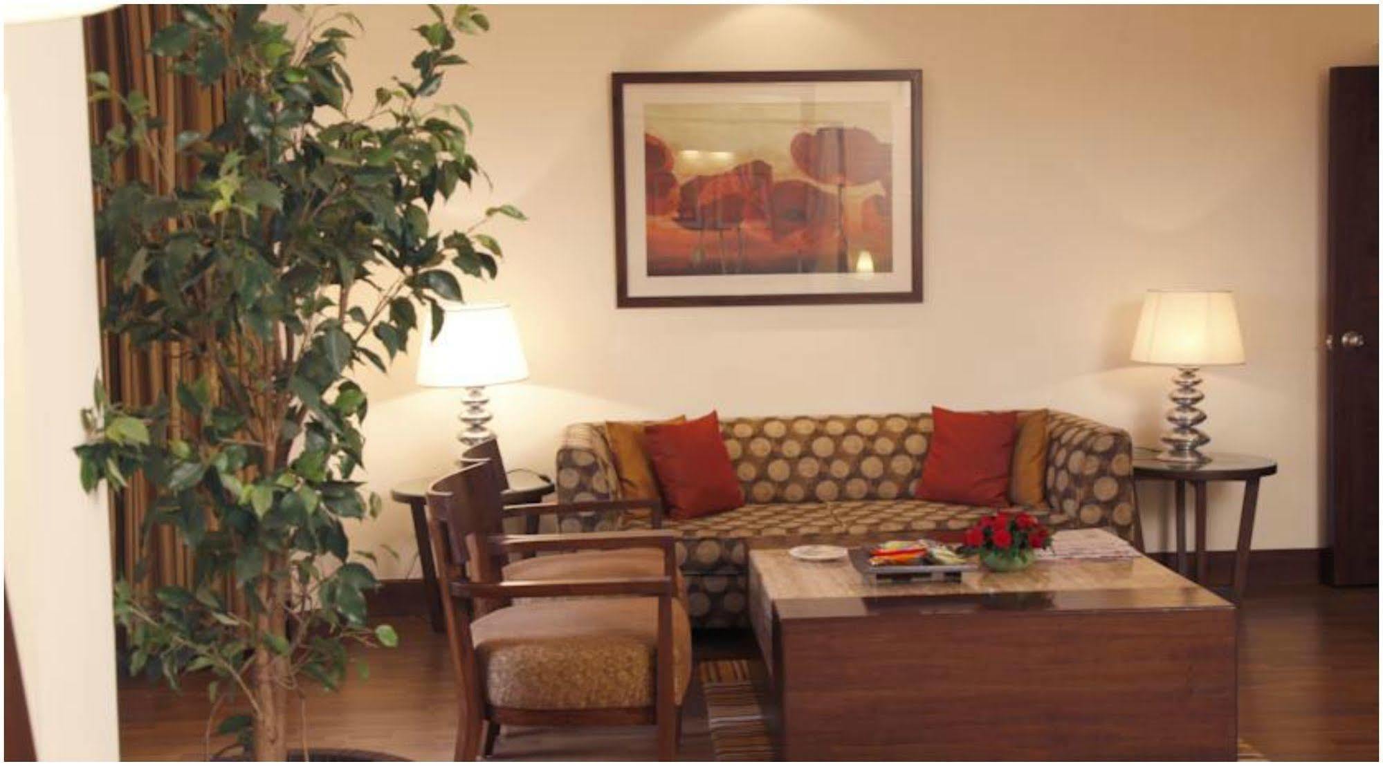 The Retreat Hotel & Convention Centre Βομβάη Εξωτερικό φωτογραφία
