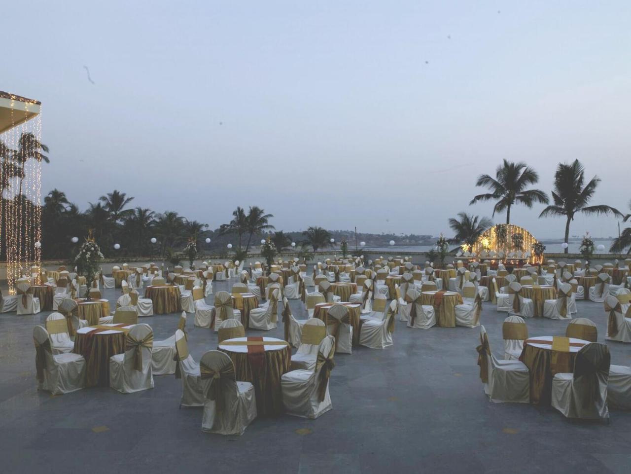 The Retreat Hotel & Convention Centre Βομβάη Εξωτερικό φωτογραφία